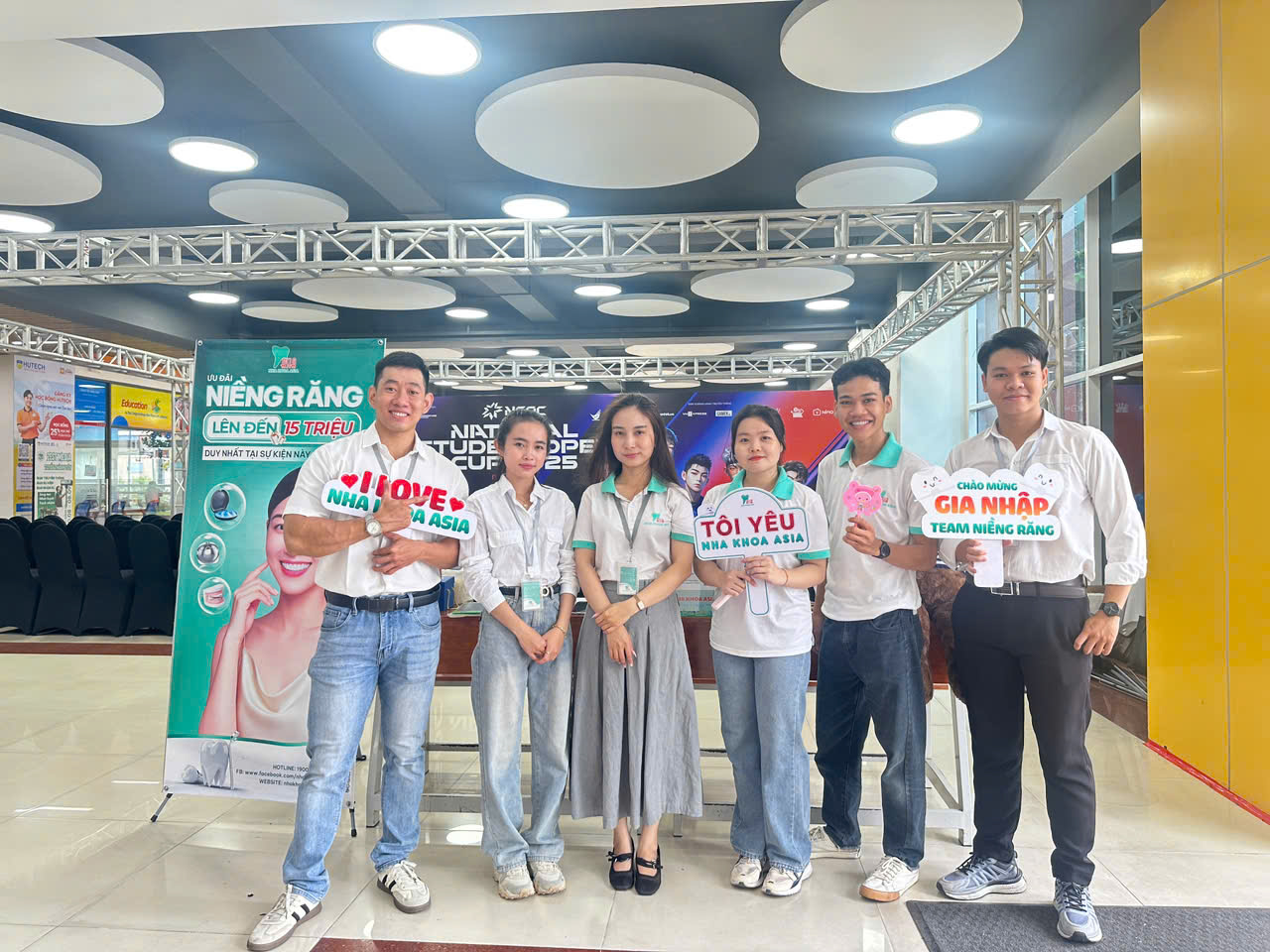 Nha khoa Asia cùng Hutech lan tỏa “Ngày hội nụ cười sinh viên”